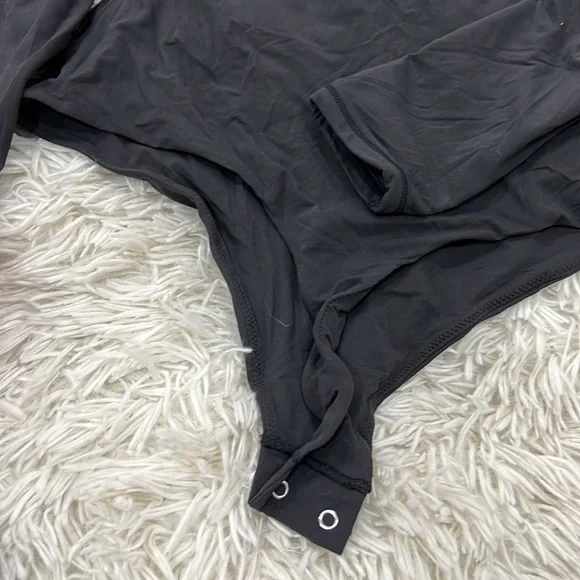 SKIMS  FITS EVERYBODY  LONG SLEEVE CREW NECK BODYSUIT - Picture 8 of 8
